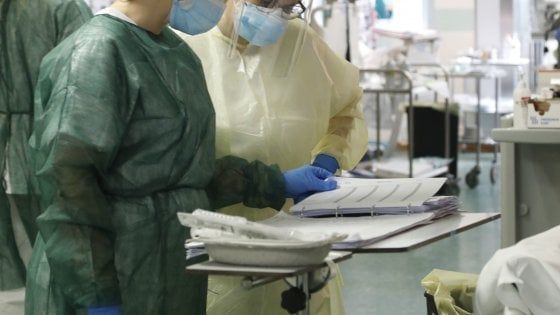 Dogane e Gdf sequestrano 240mila mascherine irregolari dirette a Parma 