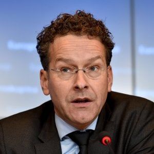 Dijsselbloem nella bufera per le frasi sul Sud Europa: "Non può spendere tutto in alcol e donne e poi chiedere aiuti"