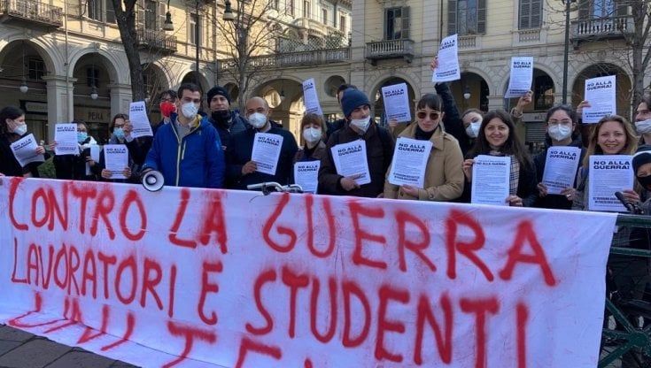 Manifestazioni in Italia contro la guerra in Ucraina. L'appello disperato: "Aiutateci"
