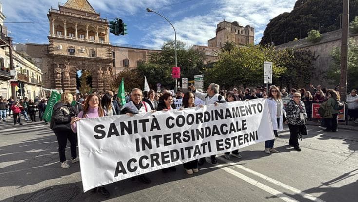 Sanità, in piazza le strutture accreditate: “Protestiamo per i diritti dei cittadini”