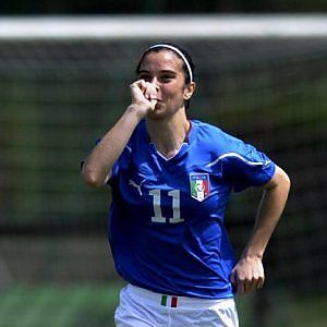 Calcio, la rivolta delle ragazze "Fermiamo i campionati"