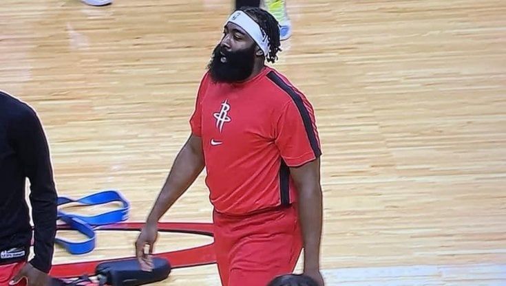Basket Nba: Harden torna in campo, ma il web si scatena per i chili di troppo