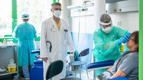 Coronavirus, diversi focolai anche rilevanti. Età media di chi si infetta: 40 anni