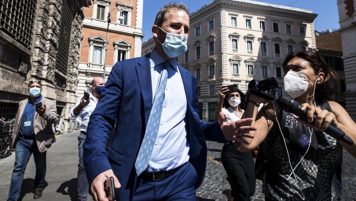 Casaleggio da Conte per allontanare le ombre:  “Non remo contro"