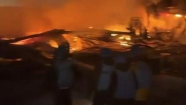 Libano, colpita postazione Unifil. Media locali: "Feriti peacekeeper ghanesi". Le immagini social