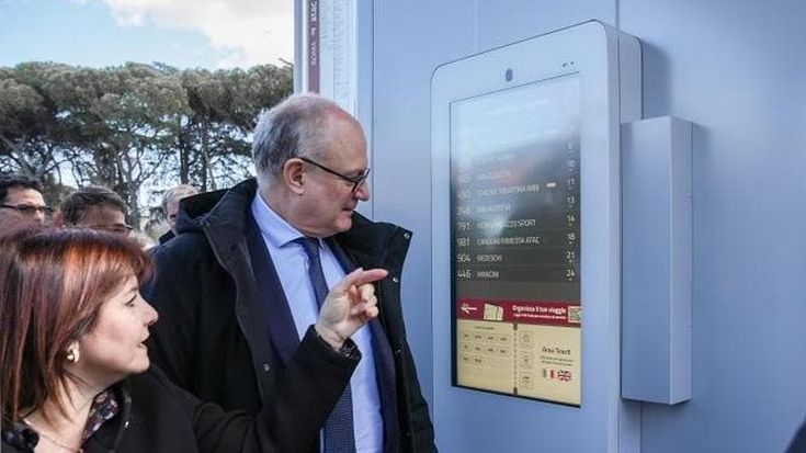 Cornelia, capolinea hi-tech: nuove pensiline, totem digitali e prese Usb