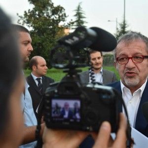 Maroni fa spendere 185mila euro per un torneo di calcetto: "E' per promuovere l'Expo..."