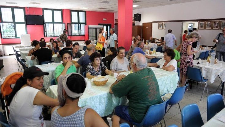 Rischio povertà ed esclusione sociale in aumento in Italia. Per i bambini riguarda quasi uno su tre