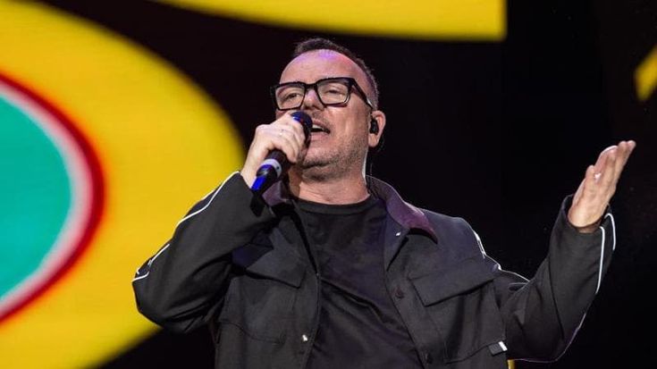 Gigi D’Alessio papà per la sesta volta: è nata Ginevra