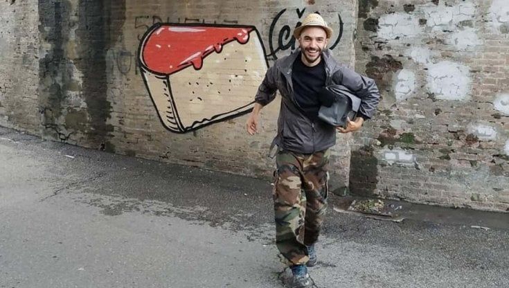 Fate la pizza, non la guerra: quando il pomodoro copre le svastiche