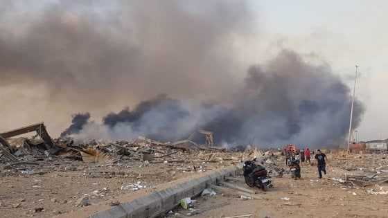 Beirut, due forti esplosioni nella zona del porto: oltre 113 morti e 4 mila feriti tra cui un militare italiano