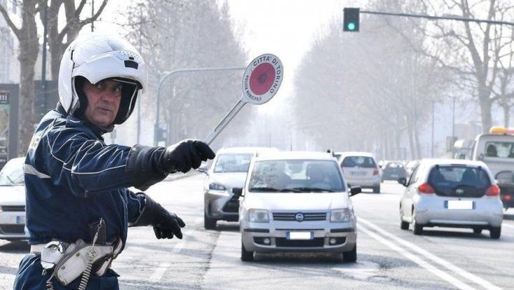 Smog, scattano oggi  i divieti: stop a 400 mila Euro diesel 4 in Piemonte