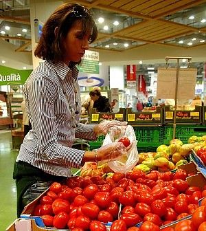 Consumi fermi. Confcommercio: "Effetto 80 euro invisibile"
