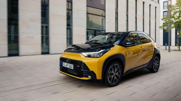 Toyota Aygo X, il test della prima citycar full hybrid: maneggevole e brillante fa 30 km al litro