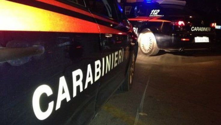 Ruba borsa di una cliente in un negozio, investe la vittima, scappa e semina il panico tra la folla in Prati: arrestato