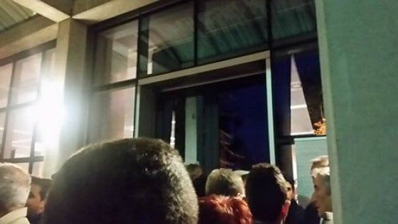 Parma, troppa gente per Renzi. Protesta degli esclusi