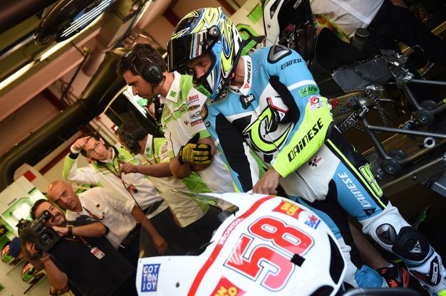 Capirossi in pista al Mugello con la moto di Simoncelli