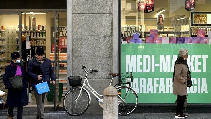 La parafarmacia in piazza riapre il confronto sul commercio, lettori divisi 