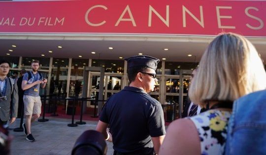 Evacuato il palazzo del cinema per pacco sospetto. Ma è solo un falso allarme