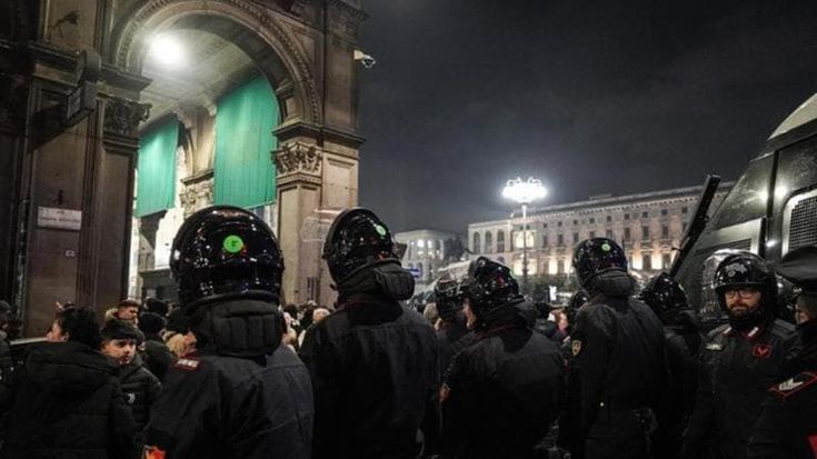 Violenze Capodanno, il racconto di una vittima: “Ero in un corridoio umano, salvata dal mio ragazzo”