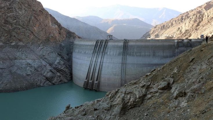 L’Iran prova a battere la siccità con la pioggia artificiale. Ma finisce sotto a un’alluvione
