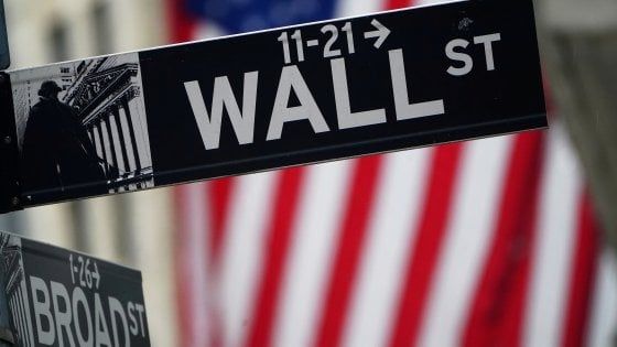 Le Borse di oggi, 12 ottobre. Listini ottimisti sugli aiuti Usa. Dalle trimestrali possibile un tonfo del 20% degli utili