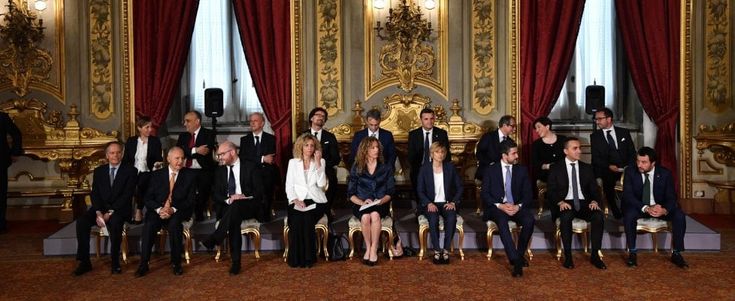 Quirinale, i ministri hanno giurato: al via il governo Conte. Salvini: "Savona al posto giusto per ricontrattare regole Ue"