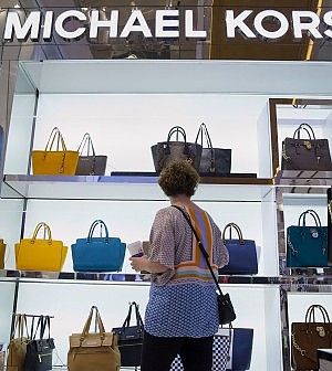 I magazzini Macy's tagliano negozi e puntano sul web
