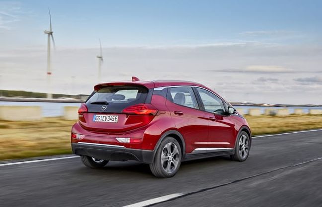 Opel Ampera-e, basta una ricarica
