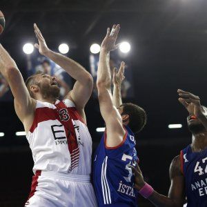 Eurolega, l'Efes piega ancora Milano: non basta super Gentile