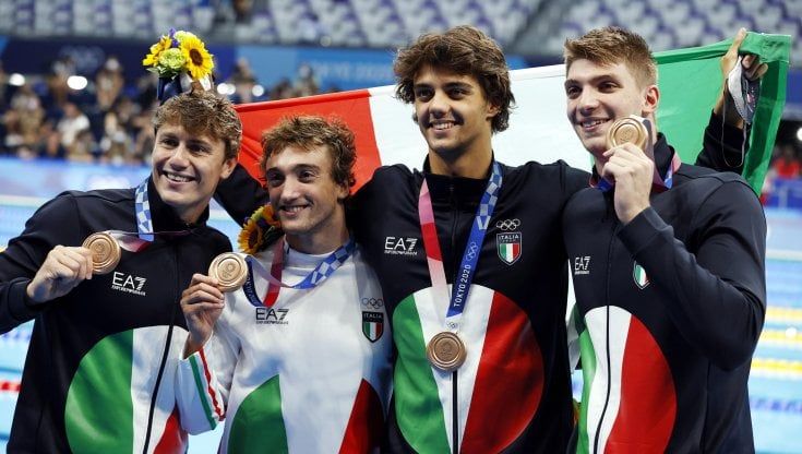 Tokyo 2020, i magnifici quattro del nuoto azzurro: la staffetta mista è di bronzo. "Siamo al settimo cielo"
