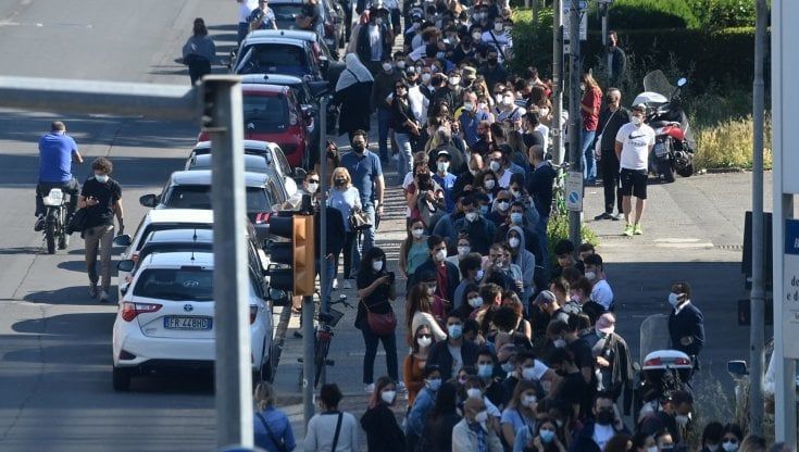 Vaccini, altri 2,5 milioni di dosi in arrivo. Il piano per fronteggiare la corsa dei giovani all'immunità