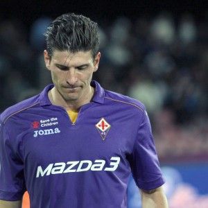 Fiorentina, Gomez: "Periodo difficile, ma spero di tornare presto"