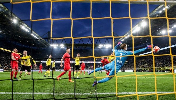 Slogan pro-Ucraina: la tv russa oscura Borussia Dortmund-Lipsia