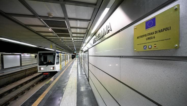 Napoli, metropolitana Linea 6: riaperte le stazioni Chiaia e Municipio dopo 12 giorni