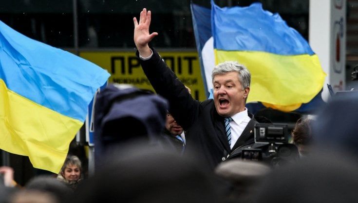 Ucraina, Poroshenko torna a Kiev e rischia l'arresto per "alto tradimento"