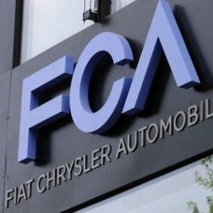 Fca, l'ipotesi fusione con Psa fa volare il titolo a Piazza Affari