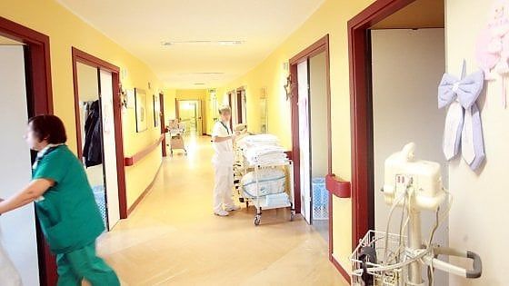 Bari, il tempo per cambiare la divisa va retribuito: la Asl risarcirà 13 dipendenti con 165mila euro
