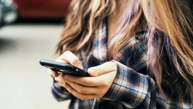 In chat neonaziste istigava i ragazzi a compiere stragi a scuola: indagata una ventenne di Lecce