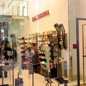 Emergenza coronavirus, da Decathlon a Calzedonia: lo stop delle catene in tutta Italia