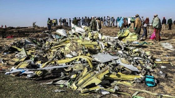 Boeing, slitta la soluzione per i 737 Max. Gli aerei restano a terra