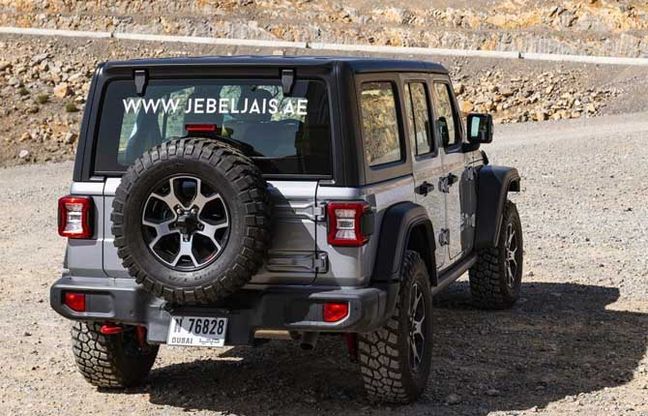 Jeep prende il volo sul “Jebel Jais Flight”