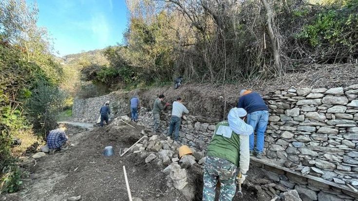 Cinque Terre, futuro all’antica: muretti a secco contro il dissesto
