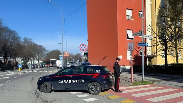Giovane di 26 anni accoltellato al Pilastro: trovato a terra con diverse ferite