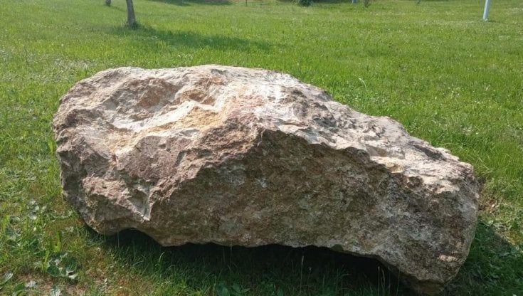 Maltempo, si stacca un masso da 70 chili e cade nel giardino della villetta: tragedia sfiorata nel Frusinate