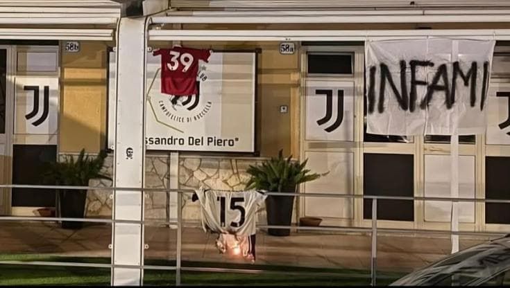 Bruciata la maglia della Juve, un bara per il Milan: vandali in azione a Campofelice
