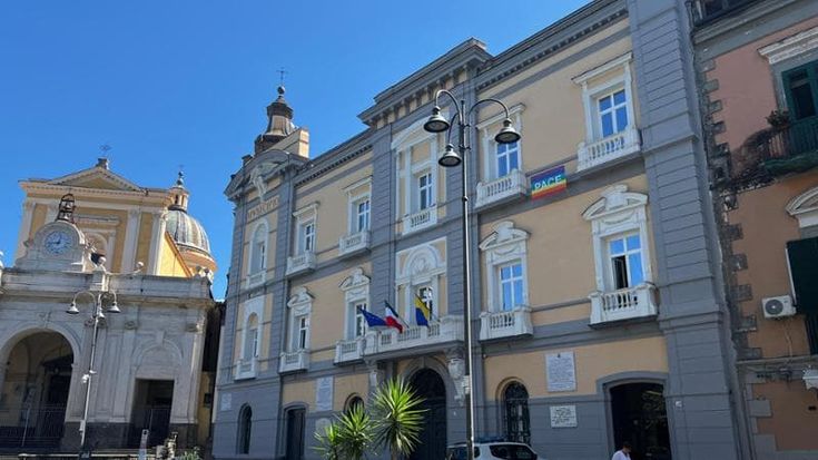 Il Pd scarica i sindaci, bufera su Castellammare e Torre Annunziata