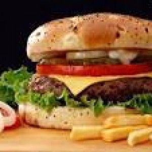 Ragusa, evade dai domiciliari per mangiare un hamburger 