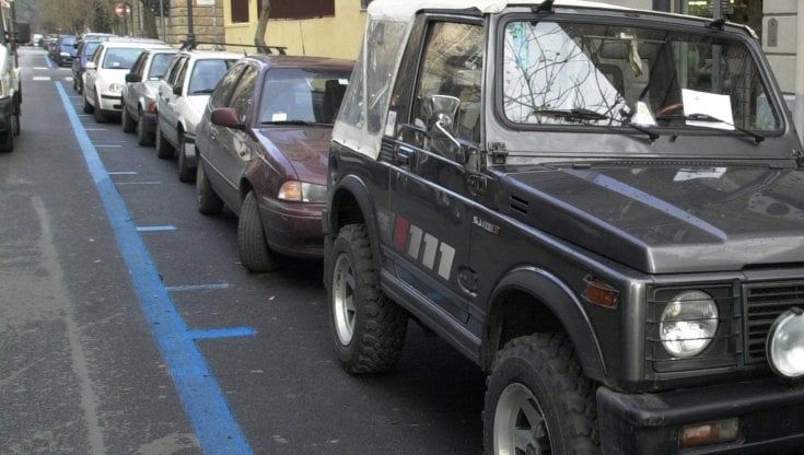 Zone blu, meno posti a pagamento ma stop sosta gratis fra le 14 e le 16