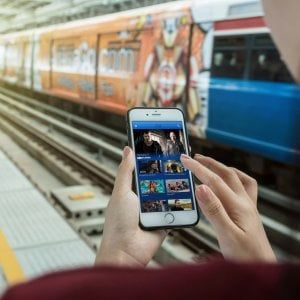Usare il cellulare all'estero, ecco le offerte degli operatori italiani